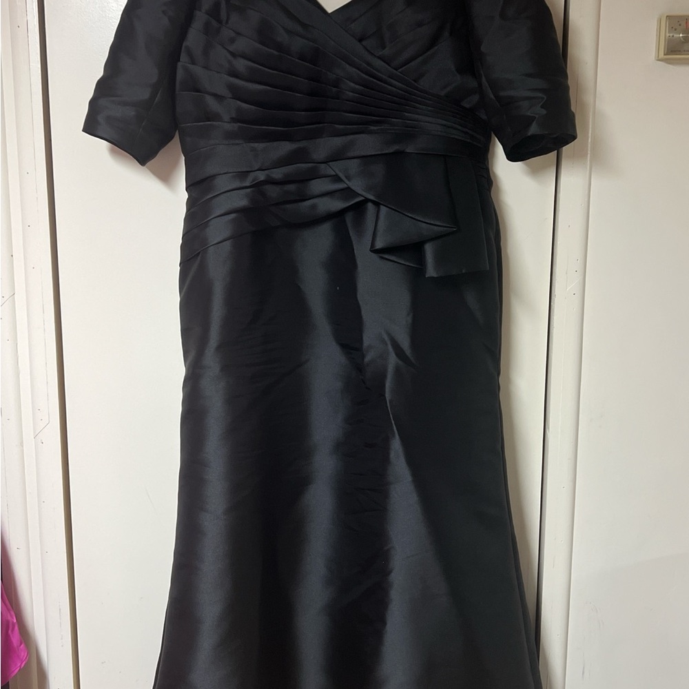 Black Ruched Sweetheart Gown with Cuffed 3/4 Sleeves - Picture 2 of 4